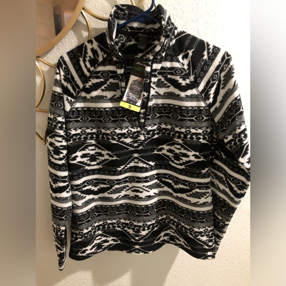 NWT Eddie Bauer Black and White Patterned Pullover Small
